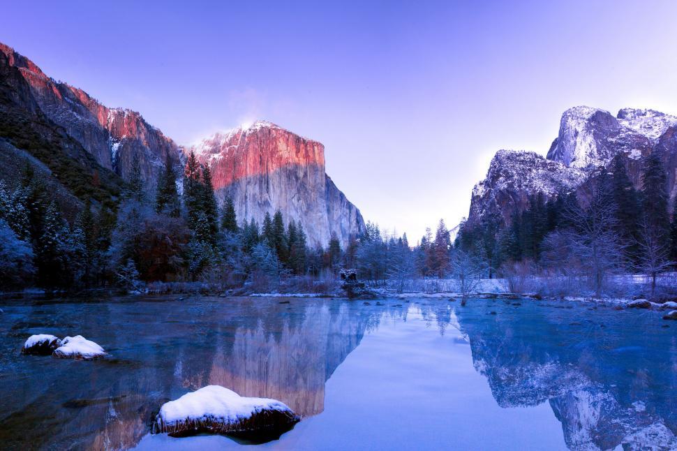 Free Image of Snowy Yosemite Valley at sunrise 