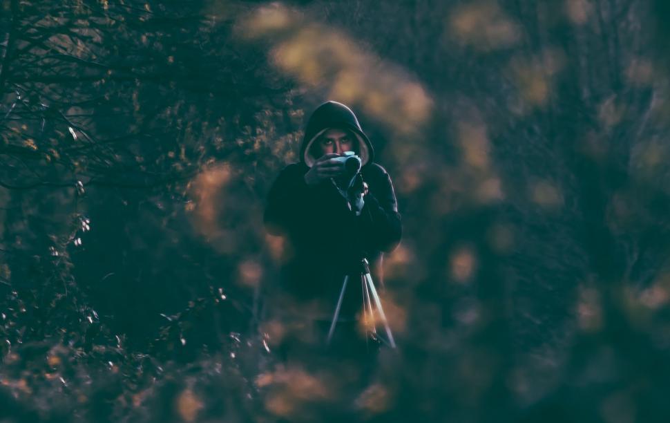 Free Image of Photographer aiming rifle-like camera 