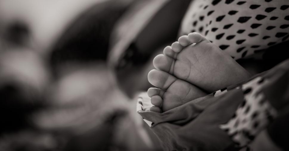 Free Image of Black and white photo of baby s feet 