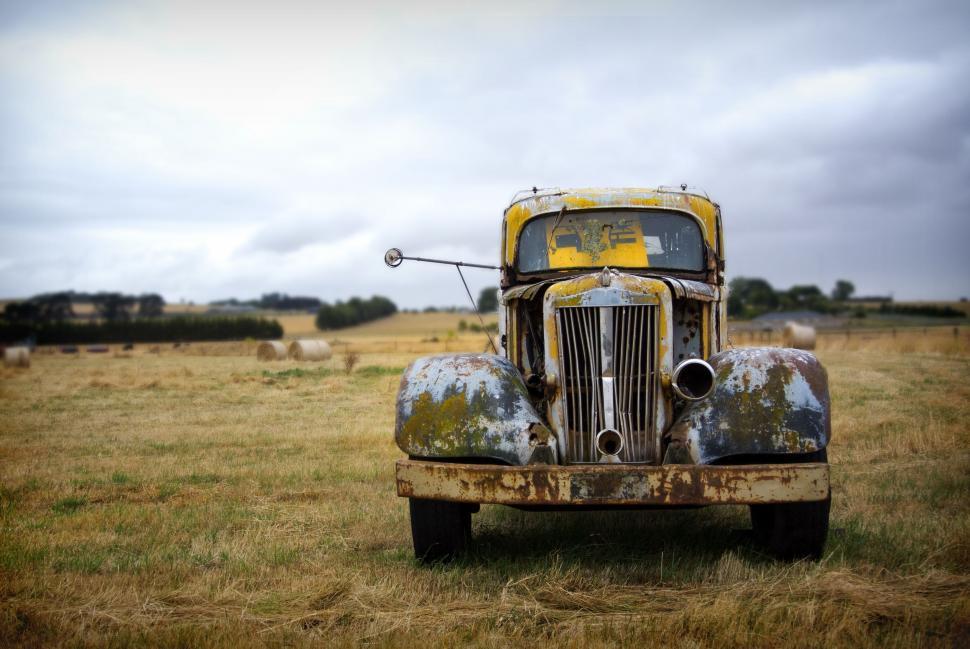 Free Image of Vintage truck in a field with hay bales 