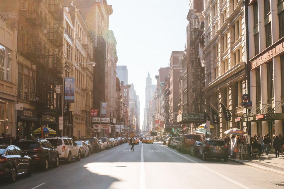 Free Image of Busy city street with bright sunlight 