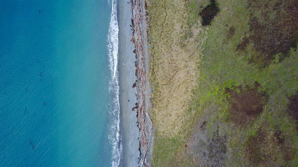 Free Image of Drone shot of a beach with incoming waves 