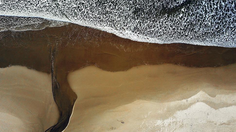 Free Image of Drone view of beach with foamy waves 