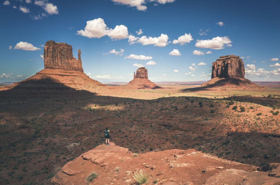 Free Image of Hiker overlooks majestic desert buttes 