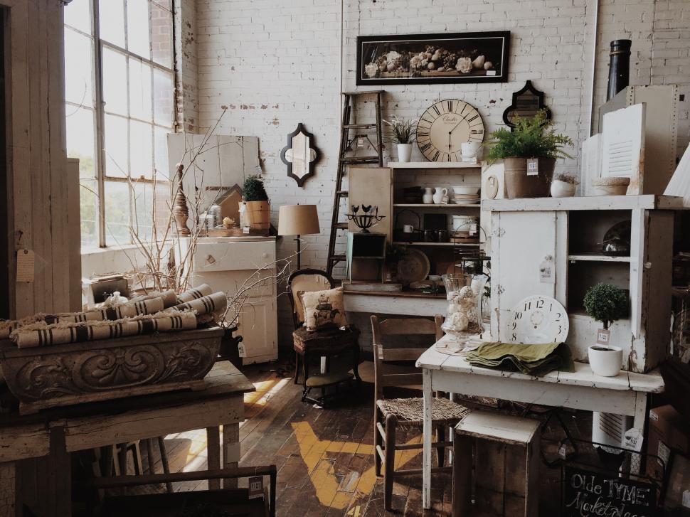 Free Image of Vintage-inspired interior decoration store 