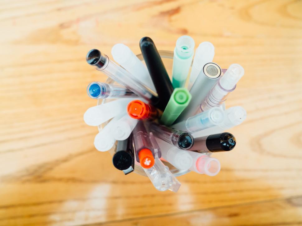 Free Image of Assorted markers in a holder from above 