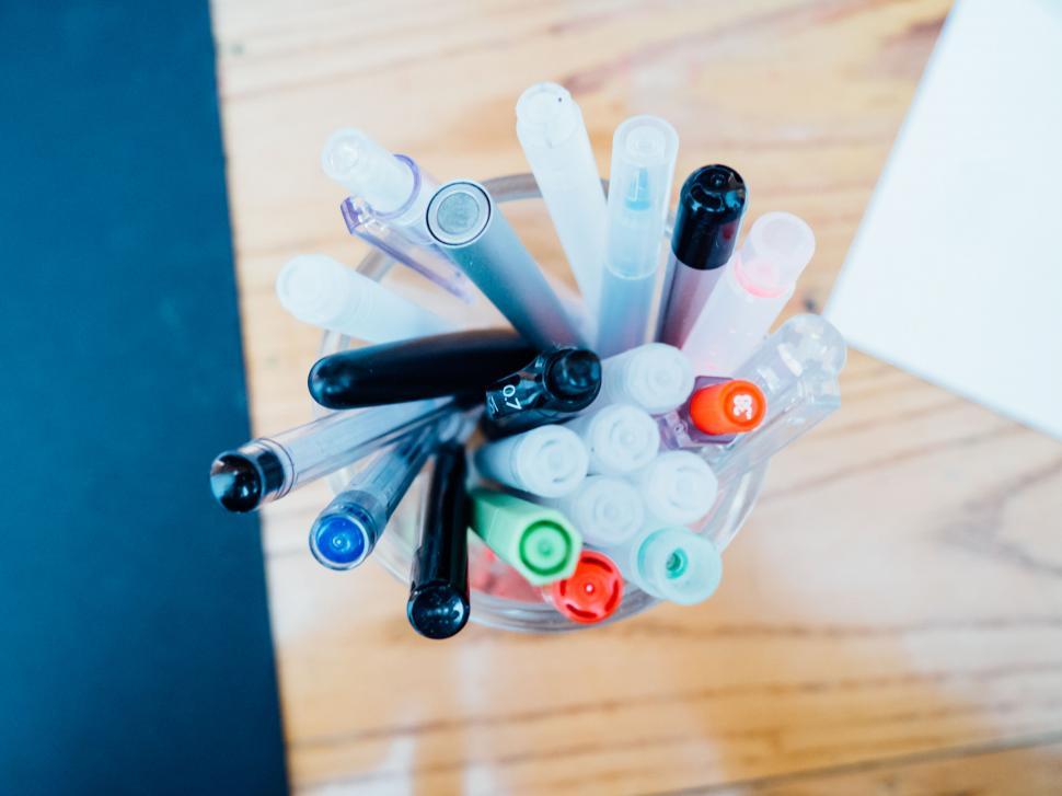 Free Image of Colored markers in a glass container 