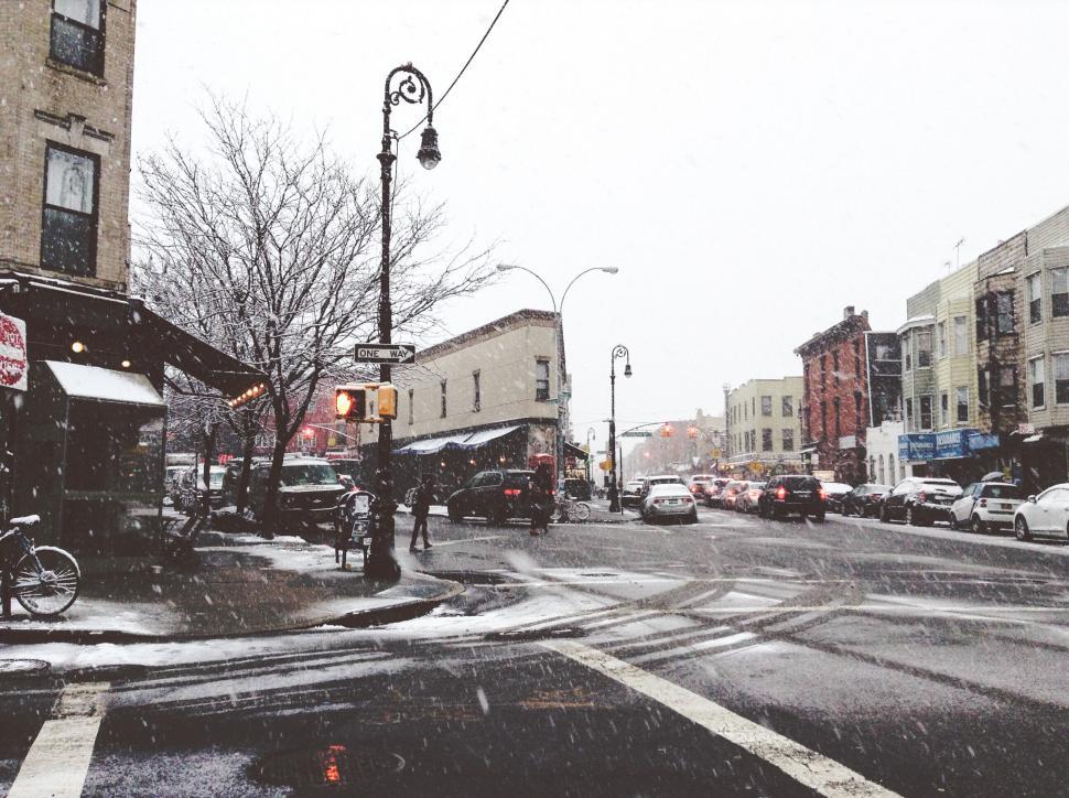 Free Image of Snowy city street with traffic lights 