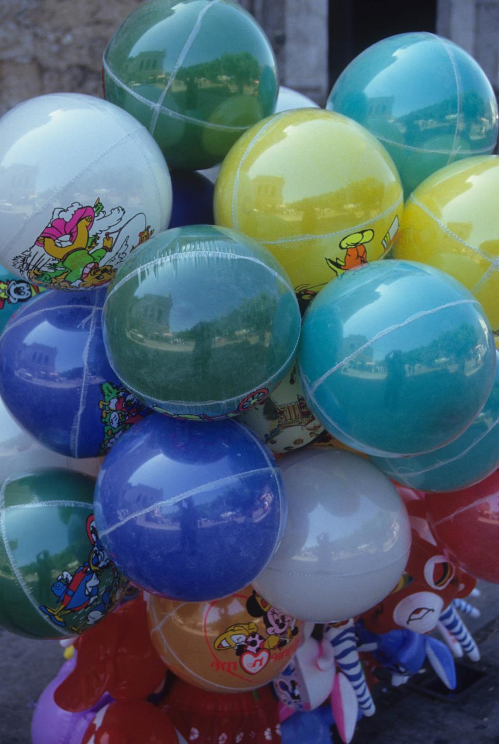 Free Image of Colorful balloons 