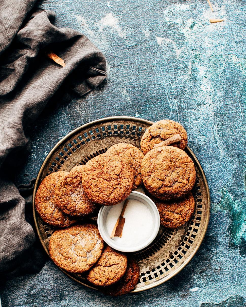 Free Image of Ginger cookies on a rustic tray 