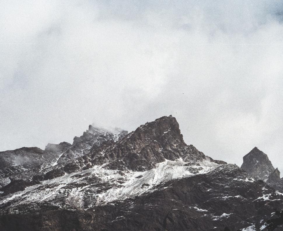 Free Image of Snow-capped rugged mountain landscape 