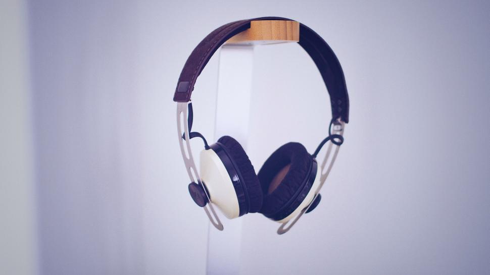 Free Image of Wall-mounted headphones on a soft background 