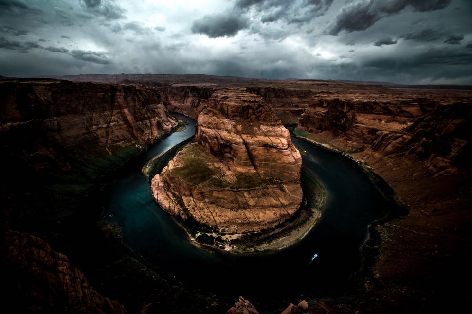 Free Image of Dramatic cliffs and river bend 