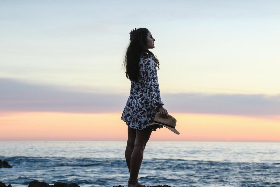Free Image of Woman at seaside during sunset 