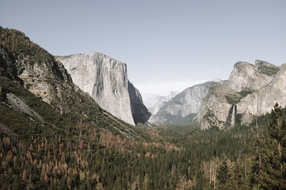 Free Image of Iconic granite cliffs and forest valley 