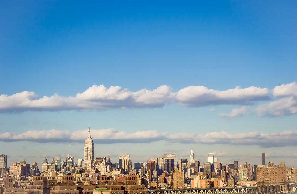 Free Image of New York City skyline with iconic buildings 