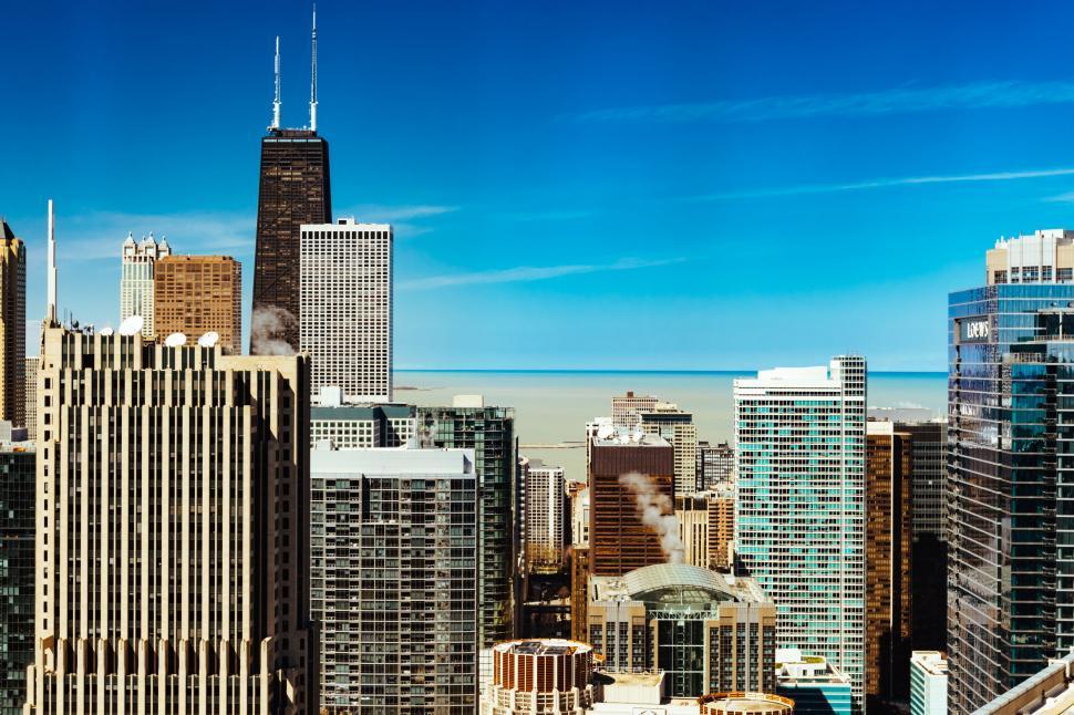 Free Image of Chicago skyline with clear sky by the lakefront 