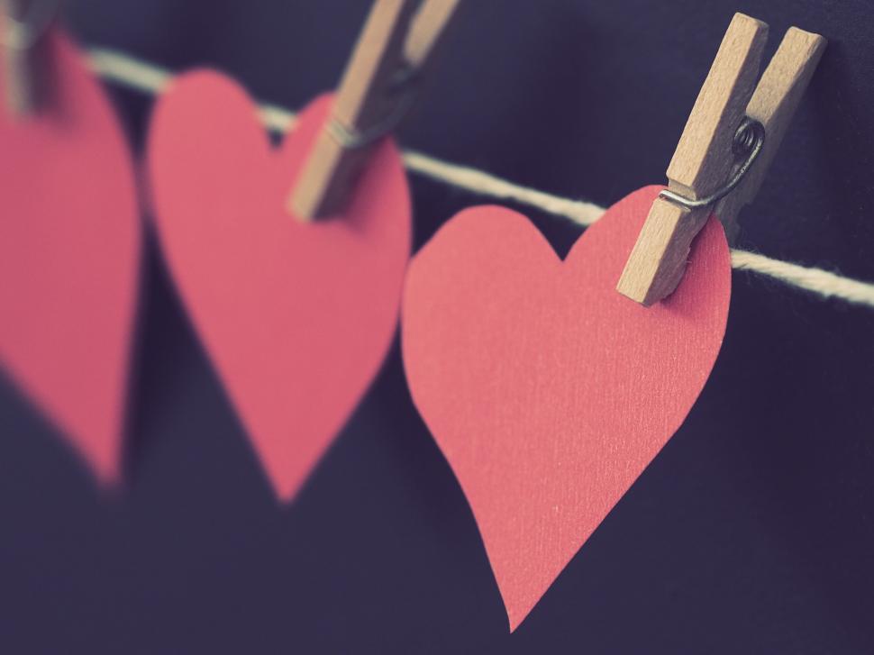 Free Image of Red hearts pegged on a string 