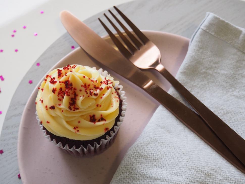 Free Image of Red velvet cupcake on a plate with cutlery 