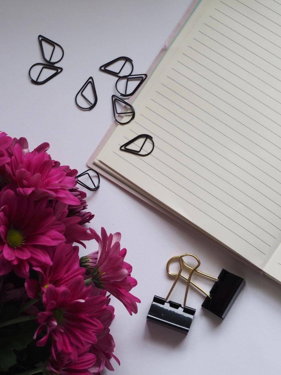 Free Image of Notepad and flowers with office supplies 