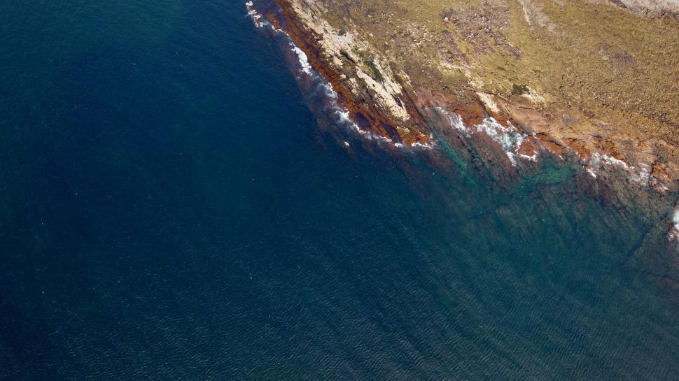 Free Image of Cliffside and ocean from aerial perspective 