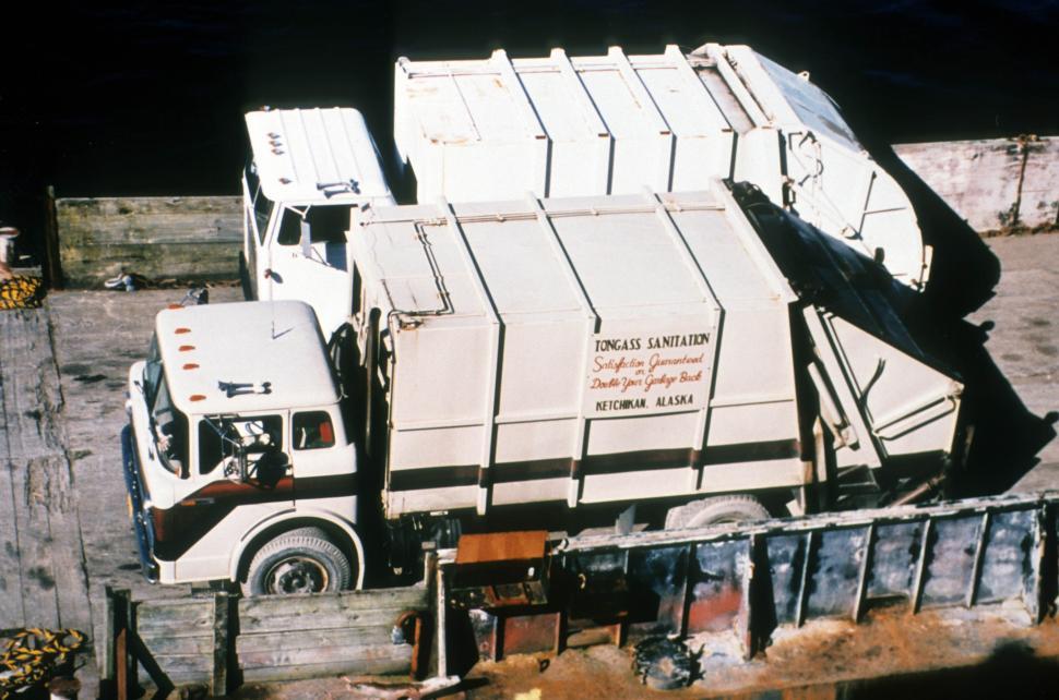 Free Image of Garbage trucks 