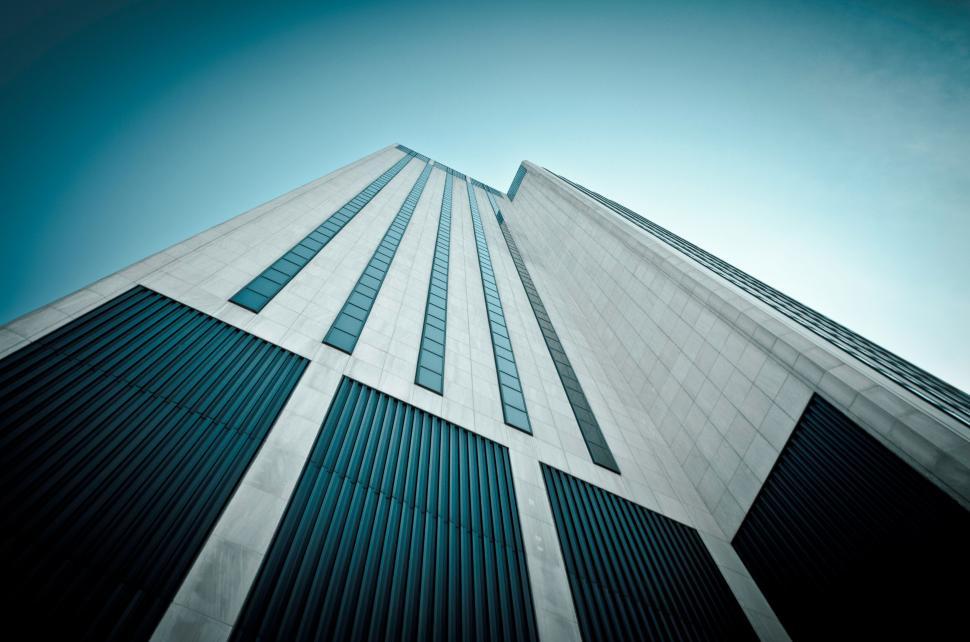 Free Image of Skyscraper towering skyward with blue sky 