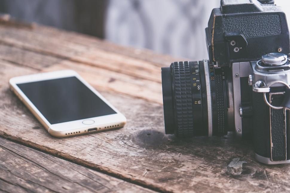 Free Image of Vintage camera and smartphone on wooden table 