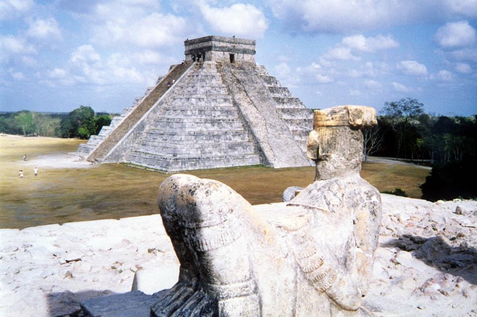 Free Image of Mayan sculpture 