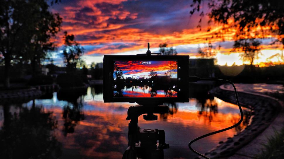Free Image of Camera capturing a vibrant sunset 
