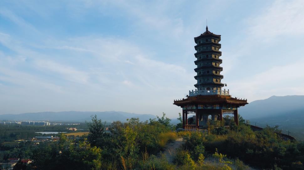 Free Image of Traditional pagoda with scenic background 