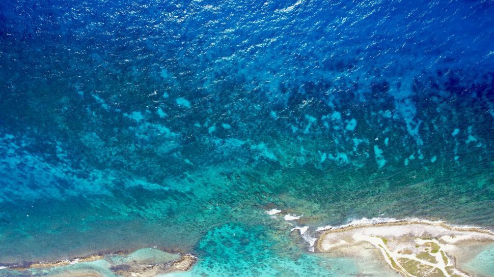 Free Image of Deep blue waters with intricate patterns of light and color 