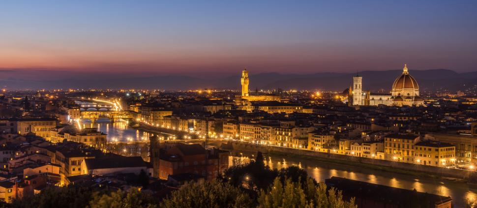 Free Image of Scenic view of Florence cityscape at dusk with lights on 