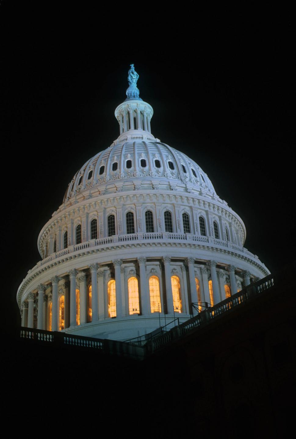 Free Image of Capitol building dome 