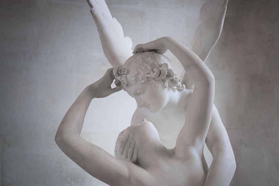 Free Image of Classic marble sculpture depicting love and passion. 