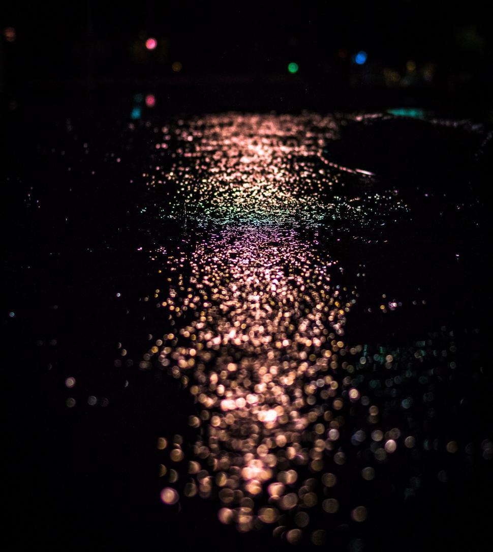 Free Image of Beautiful night reflection of light on wet pavement 