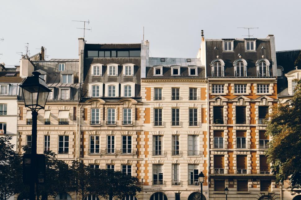 Free Image of Row of historic Parisian buildings in soft evening light 