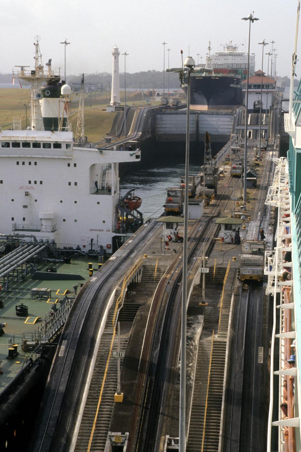 Free Image of Filling the lock - Panama Canal 