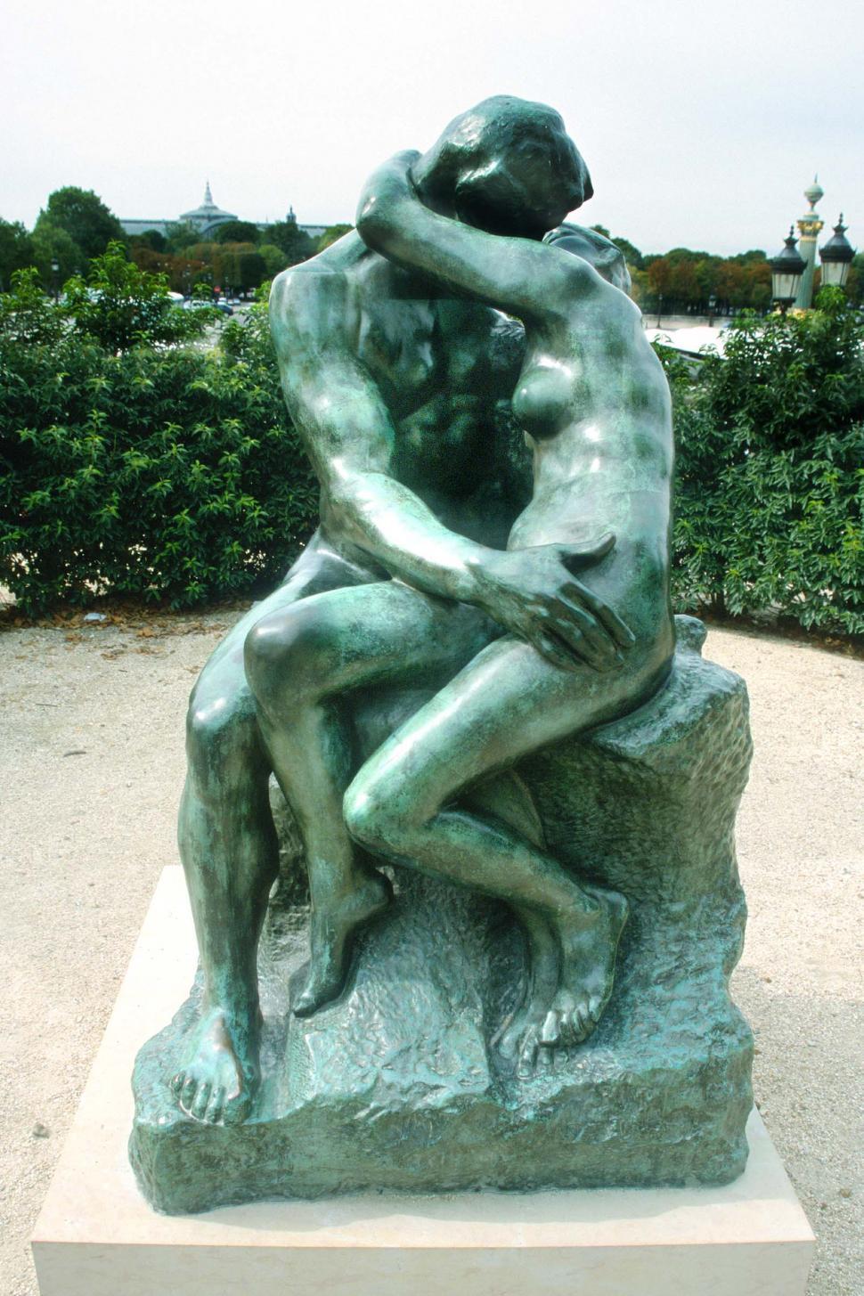 Free Image of Statue of a Man Hugging a Woman 