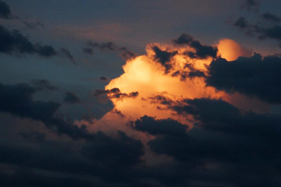 Free Image of One illuminated cloud 