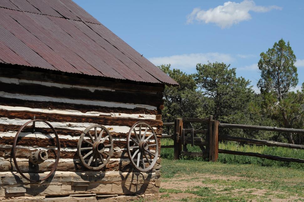 Free Image of Old western barn 