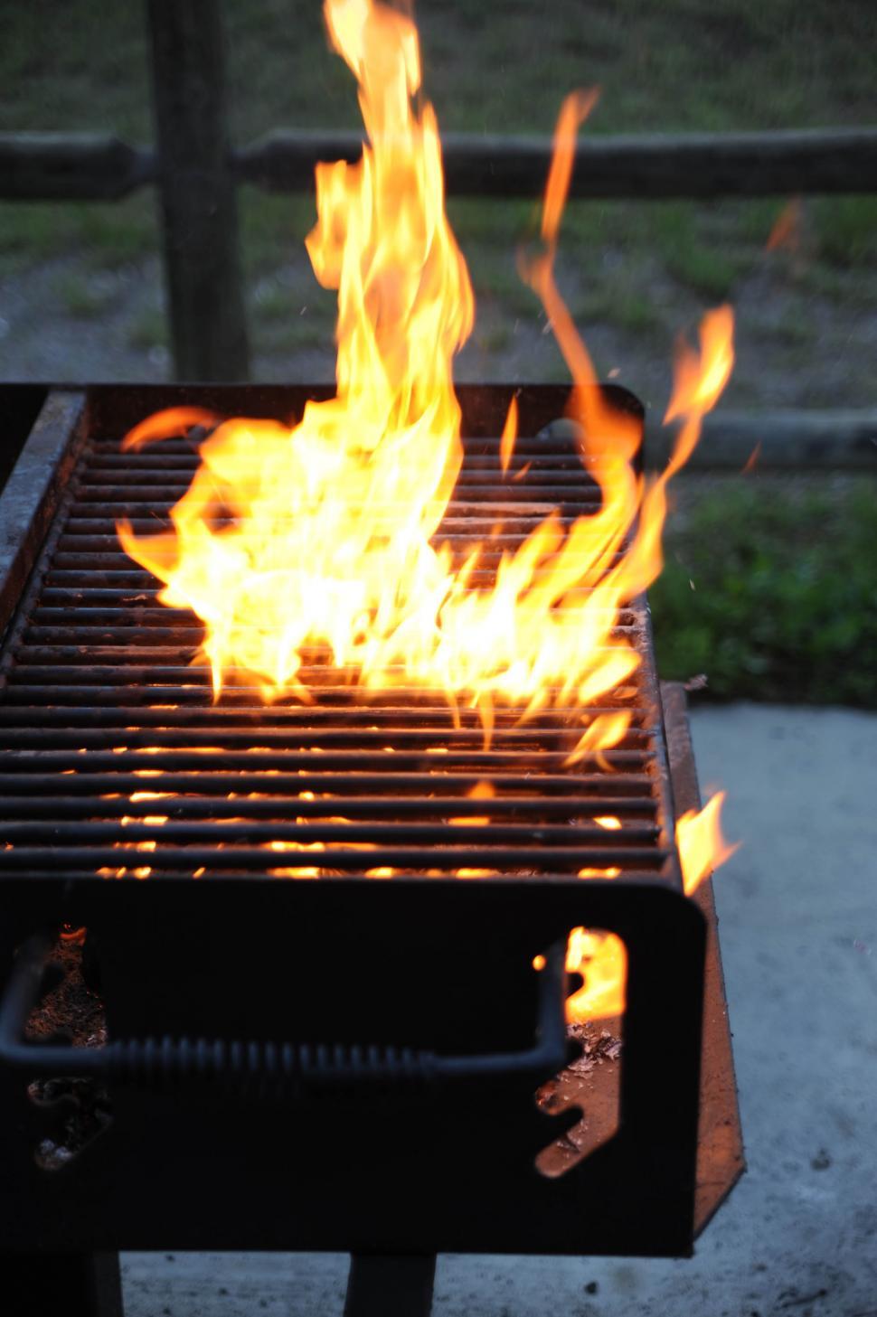 Free Image of Grill flames 