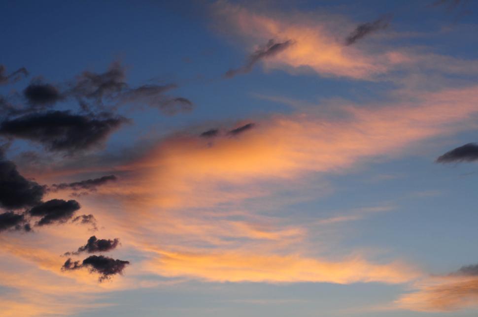Free Image of Clouds at sunset 