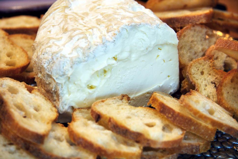 Free Image of Cheese and bread 