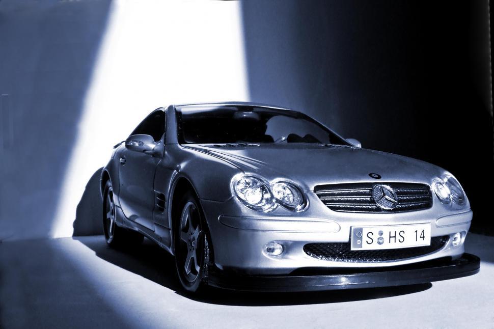 Free Image of MERCEDES BENZ 