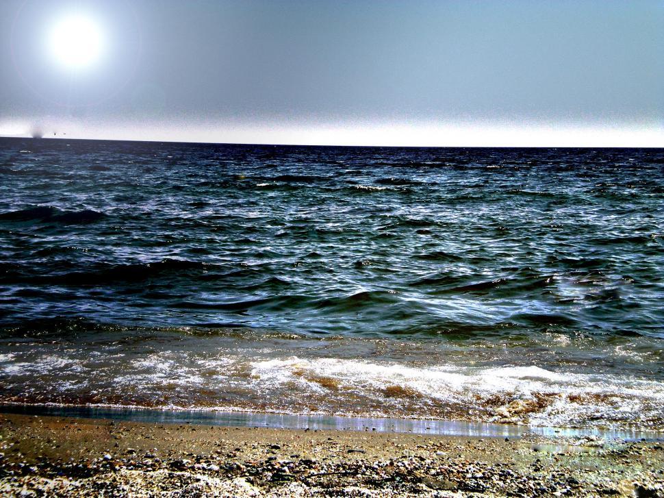Free Image of Sun Shining Over Ocean on Sunny Day 