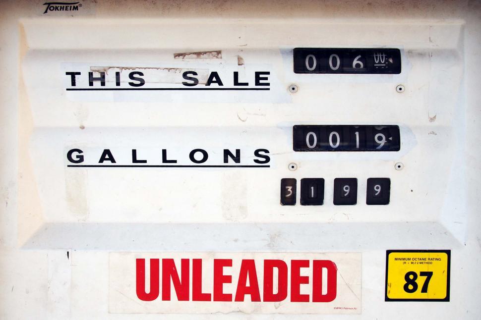Free Image of Old gas pump 