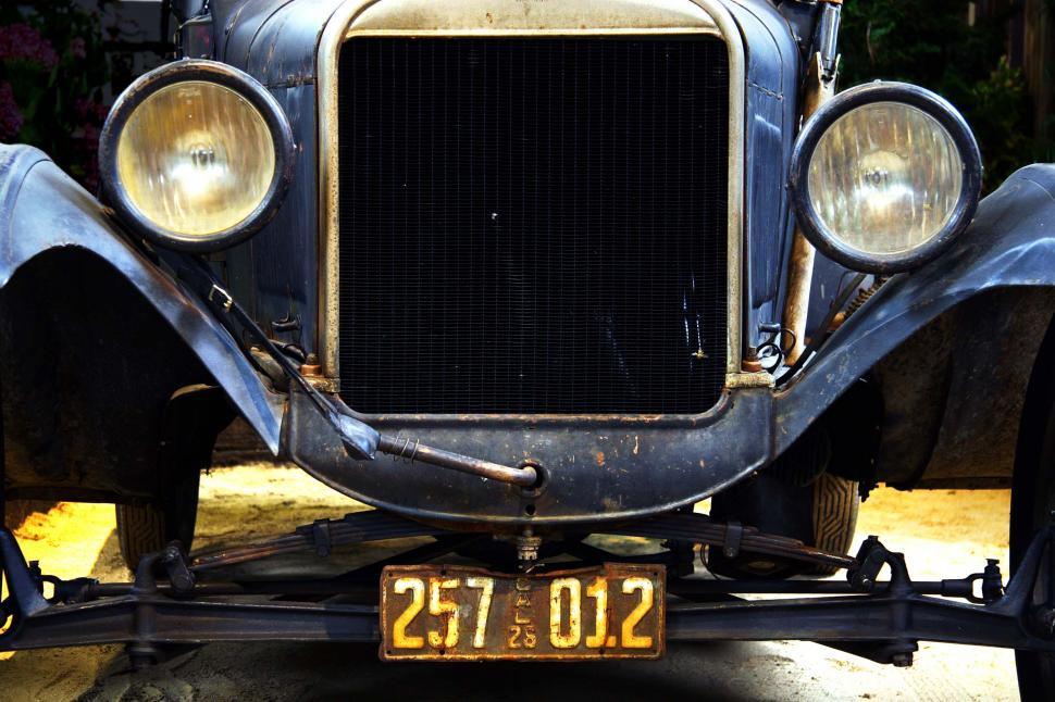 Free Image of Front of a vintage car 