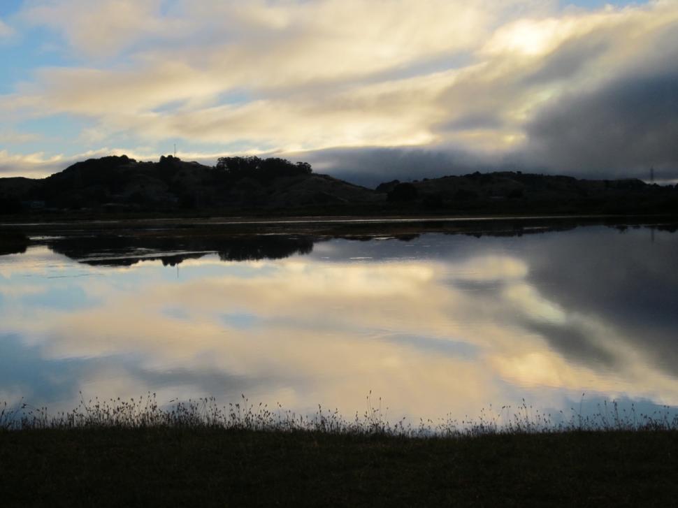Free Image of Early morning reflections 