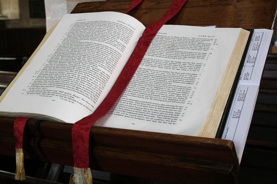 Free Image of Bible with red ribbon 